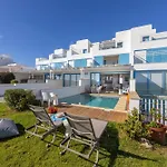 Seafront Galene Del Mar 别墅